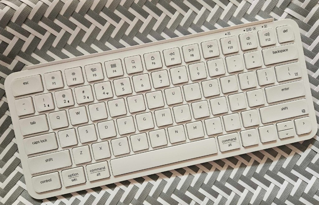 B1 Pro Keyboard background shot