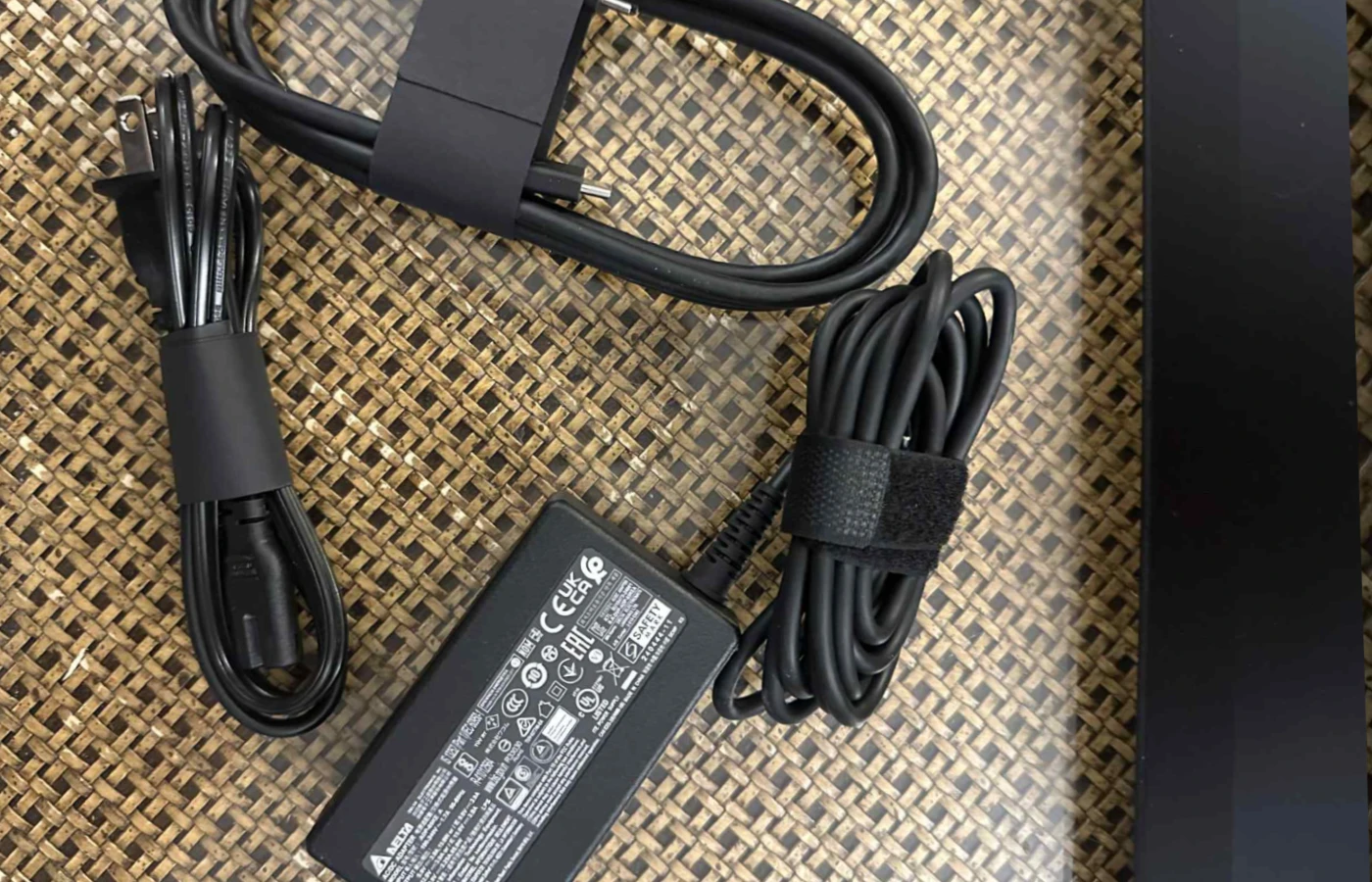 Wacom Cintiq 24 cables