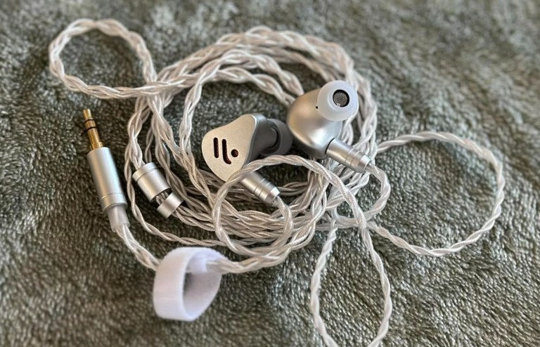 Fosi Audio IM4 IEMs Out of Case