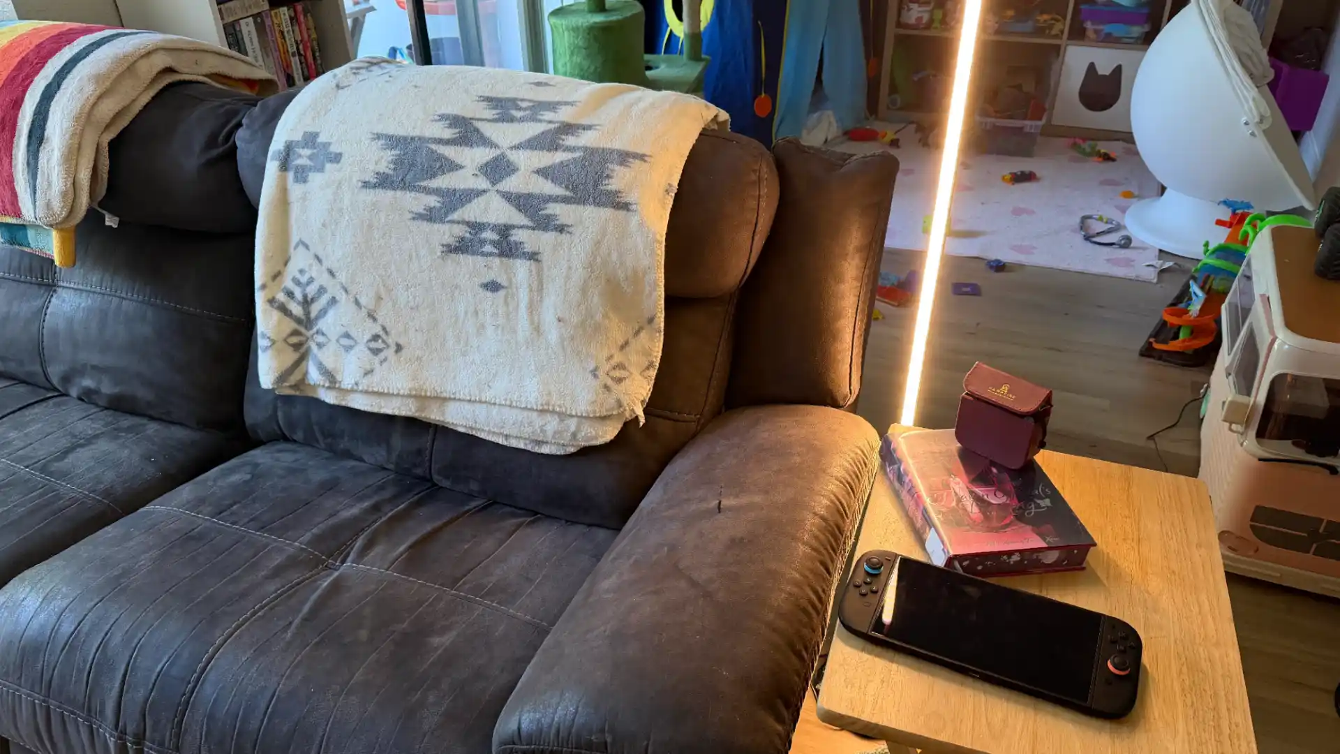Lepro OE1 By Sofa